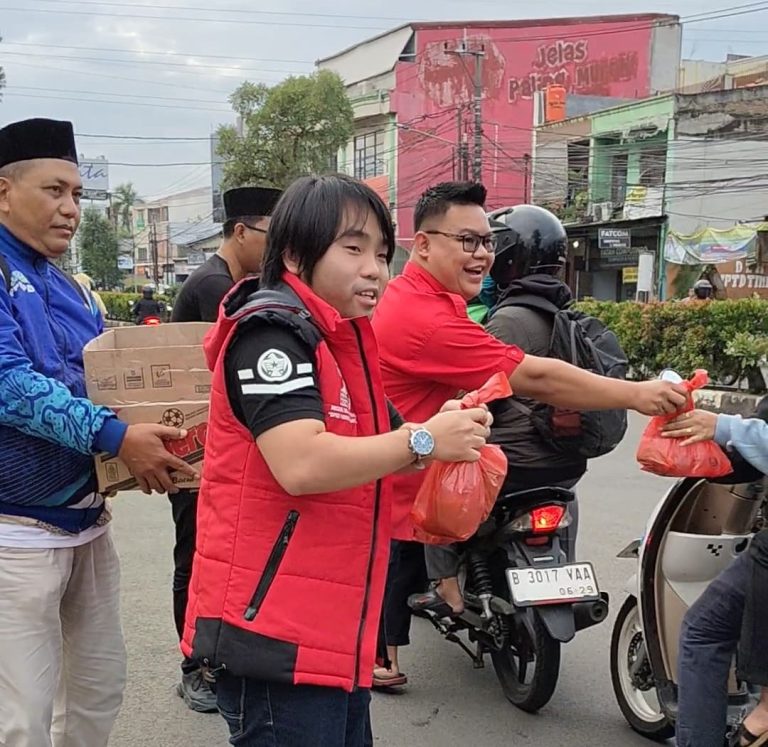 PSI Kota Tangerang Berbagi Takjil di Jalan Cipondoh Raya, Bentuk Syukur dan Kepedulian kepada Masyarakat Di Bulan Suci Ramadan 2025