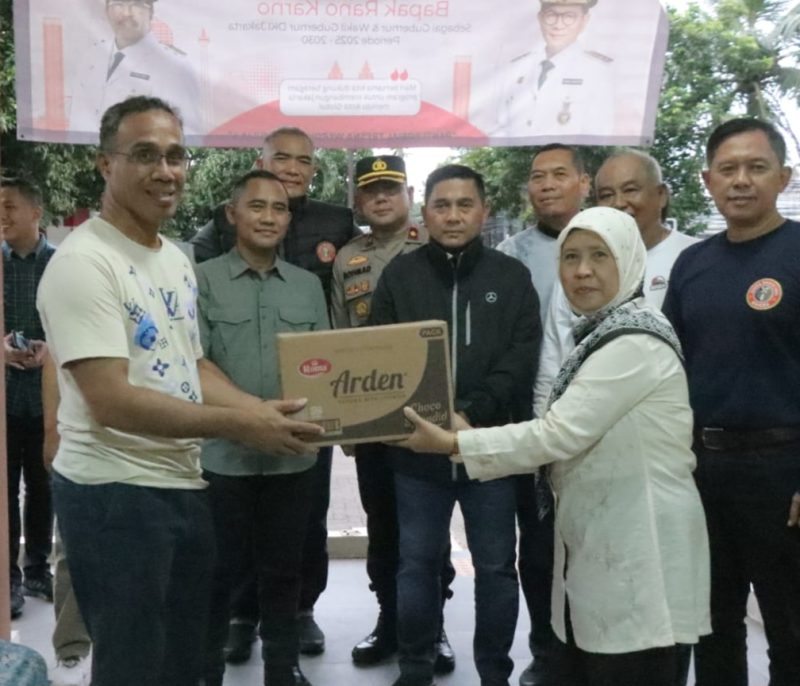 Polri Peduli di Bulan Ramadhan: Kapolda Metro Jaya dan Alumni AKABRI 1990 Berbagi Kasih dengan Lansia